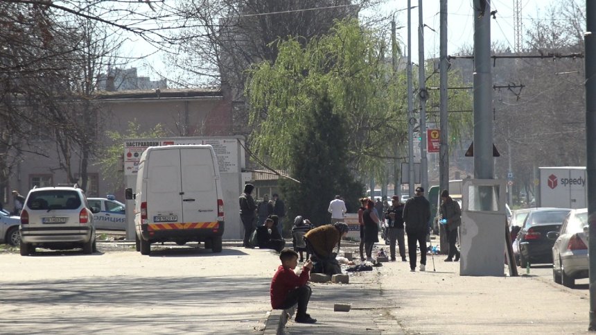 Затегнати мерки: Нарушават ли ромите карантината?