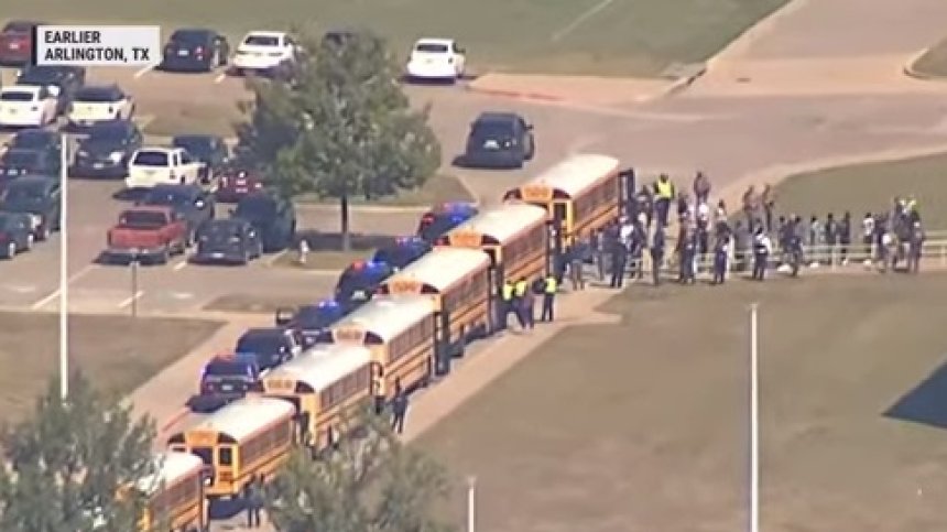 Ученик простреля четирима в класна стая в Тексас