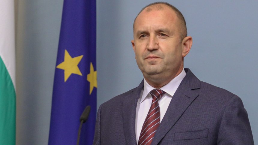 Радев към жените за 8 март: Продължавайте да вдъхновявате с вашето достойнство и обаяние