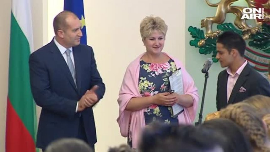 Румен Радев домакин на "Подкрепи една мечта" - бал за деца в неравностойно положение
