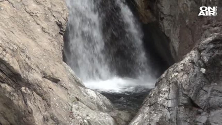 Дете беше спасено, след като река го повлече към водопад край Карлово