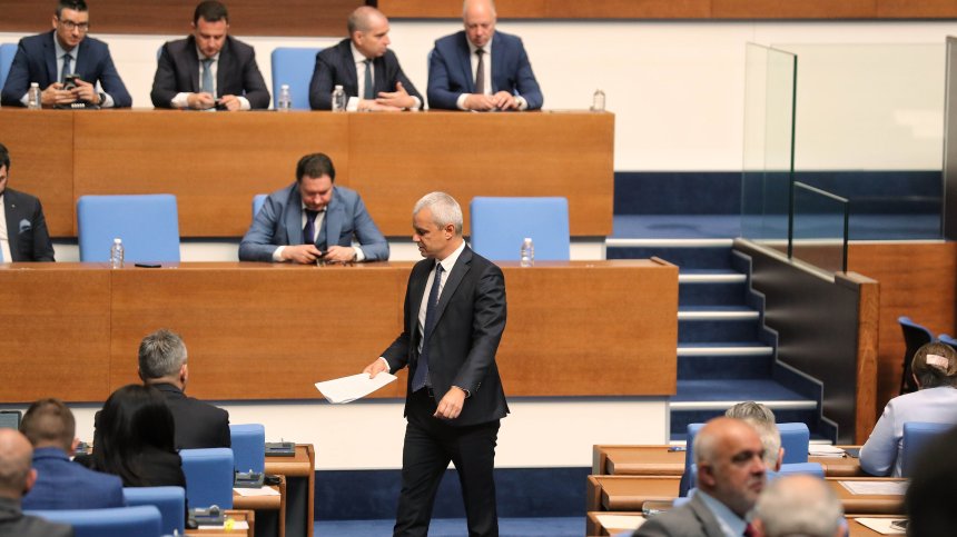 Парламентът е блокиран: Опозицията е дефицит, скандалите - в изобилие