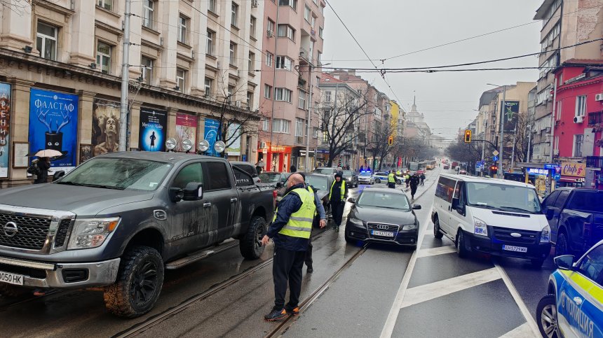 Протест пред НС и блокирано движение в центъра на София