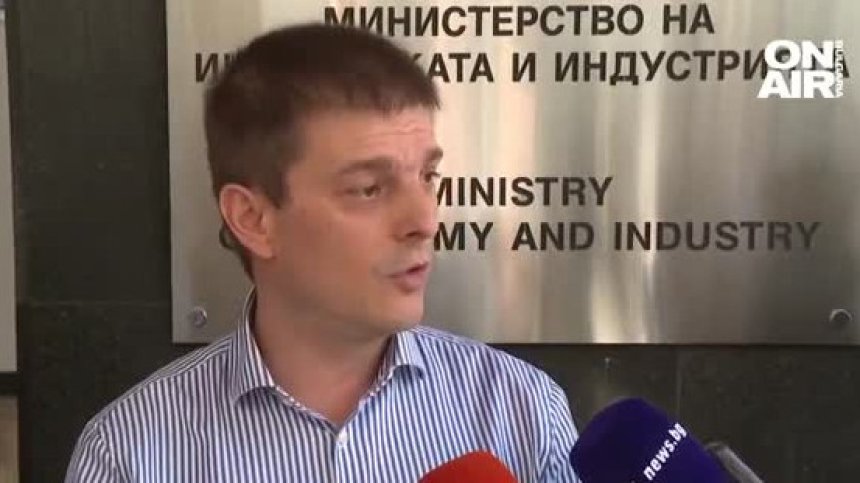 Бившият шеф на "Кинтекс" ще съди Нинова и ДКК: Българско оръжие отива в Украйна през Полша