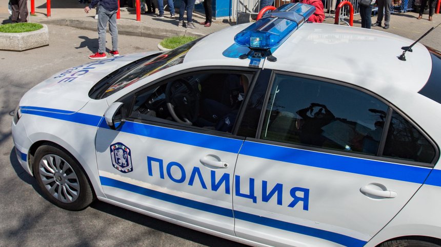 Ученик стреля с пистолет в класна стая в Хасково
