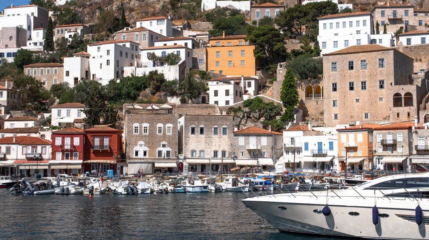 Цената на морския транспорт в Гърция ще скочи с 40% през 2025 г.