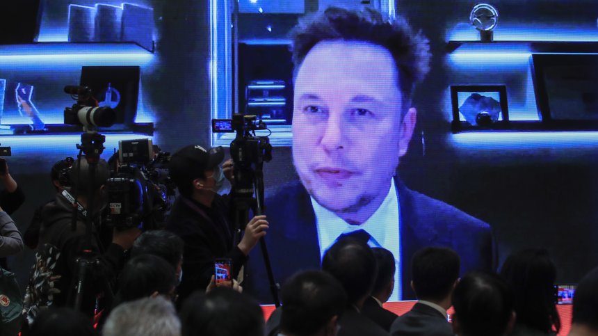 Мъск влиза в съда заради сливането между Tesla и SolarCity