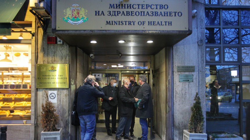 Начева отговори на обвиненията за злоупотреби в МЗ: Решенията са взимани на ниво МС