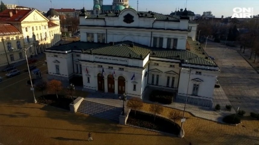 Пенсиите и мажоритарният вот спъват правителство ГЕРБ-Обединени патриоти
