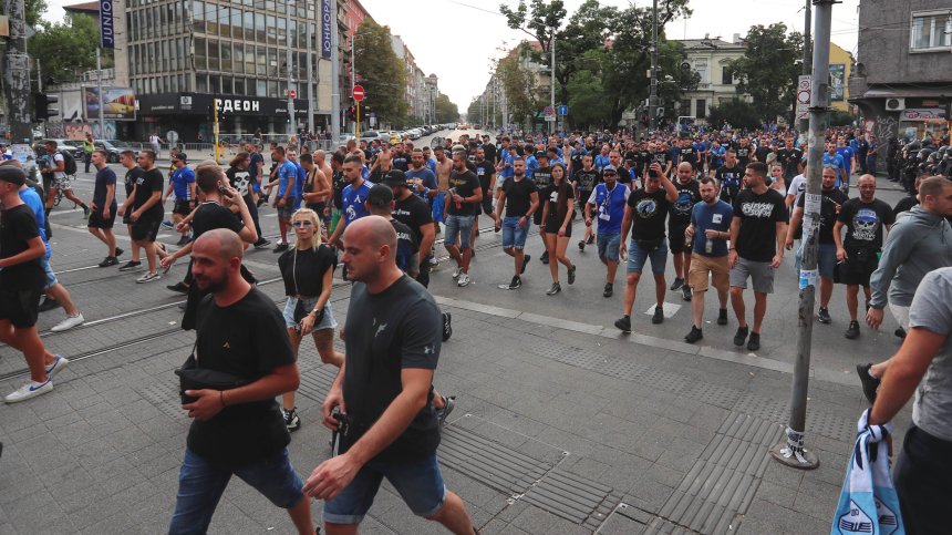 С уличен протест фенове на "Левски" ще опитат да изгонят Сираков