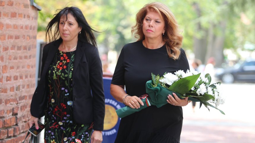 Роднини, приятели и колеги се сбогуваха с Тошо Тошев