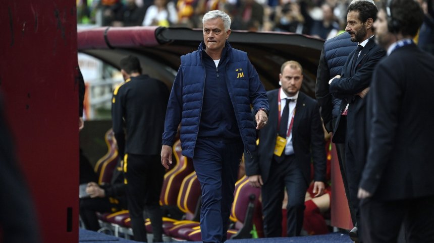 Моуриньо остава верен на "Рома", отказал пост в "Челси"