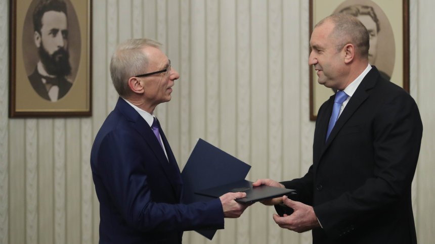 Премиерът: Президентът не трябва да има еднолична власт, няма да гоним "Лукойл" от пазара