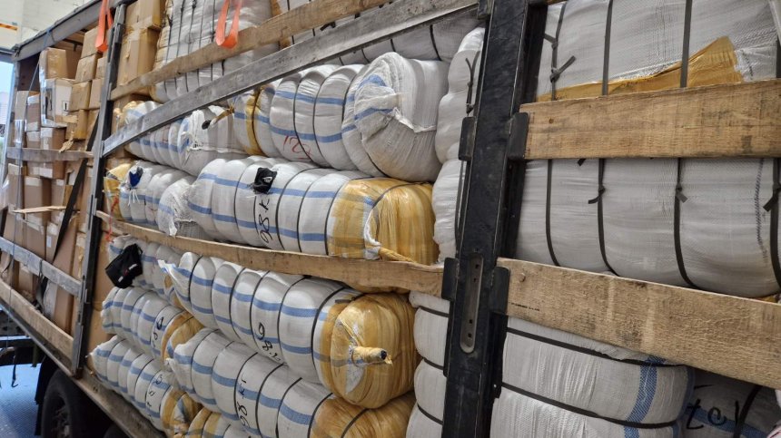 Хванаха близо 70 хил. контрабандни парфюми, дрехи и обувки (+ВИДЕО)