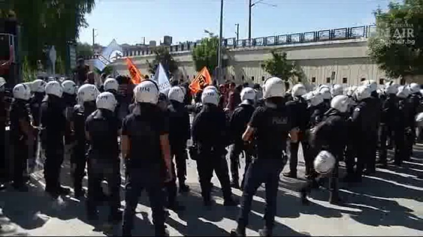 Общо 715 задържани по време на протестите в Турция (видео)