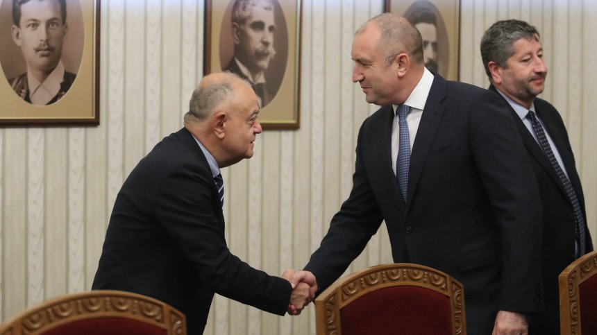 Радев: Връчвам третия мандат след Нова година, за да има избори през март
