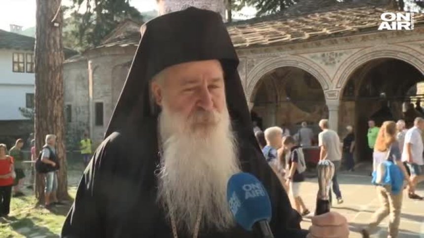 Хиляди християни се стекоха в Троянския манастир на Голяма Богородица