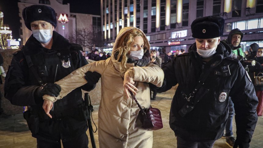 Хиляди в Русия казаха "Не на войната", арестуваха близо 1000 от тях (+ВИДЕО)