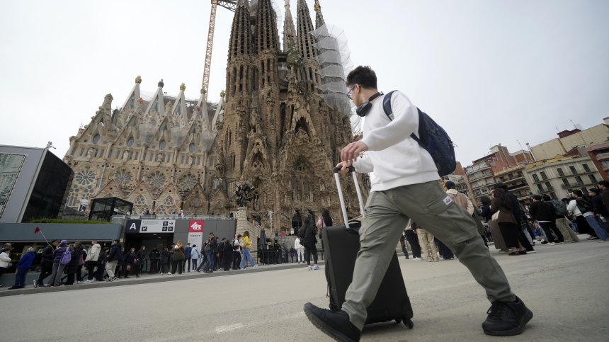 Испания премахва от платформите над 53 хил. ваканционни апартамента