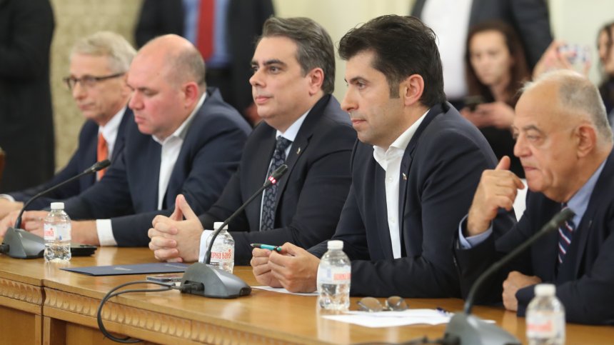 "Разпад на държавността": Твърденията на Радостин Василев разтресоха НС