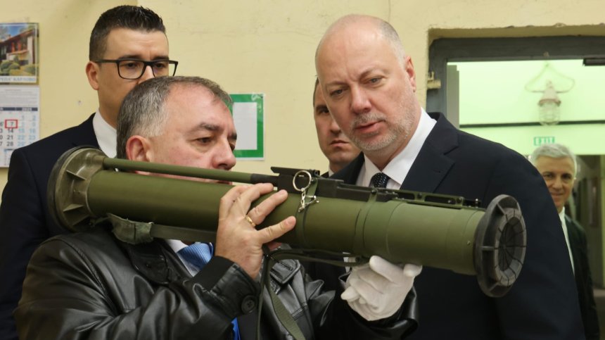 Росен Желязков предлага: Пари от ПВУ - за модернизация на оръжия