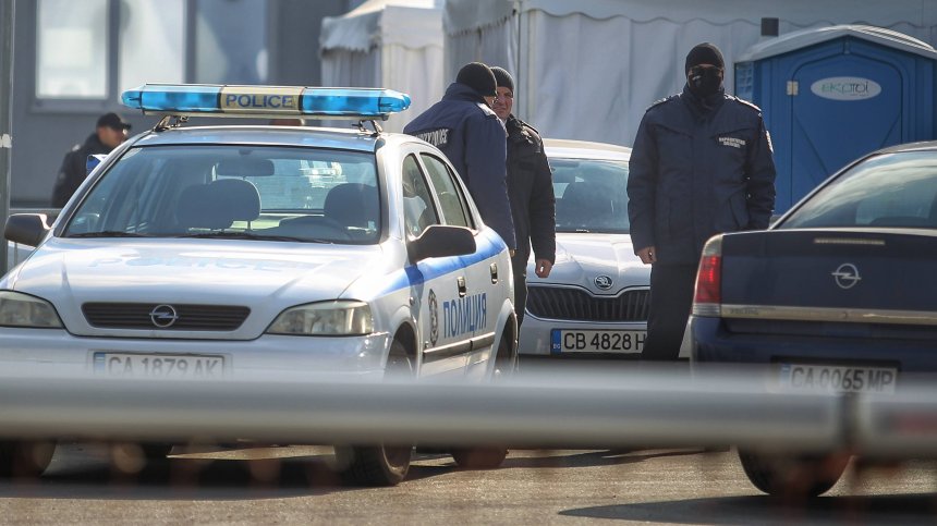Задържаха управител на стриптийз клуб за трафик на жени, сред тях е и ученичка