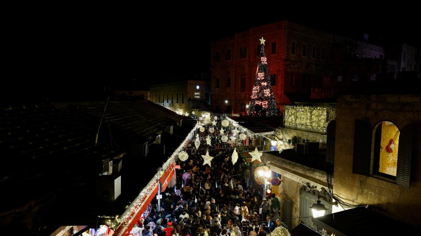 Коледна елха грейна в Ерусалим (СНИМКИ)