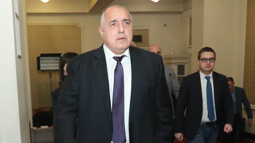 ГЕРБ скочи на "Продължаваме промяната" заради НК. Адвокат: Играят спектакъл