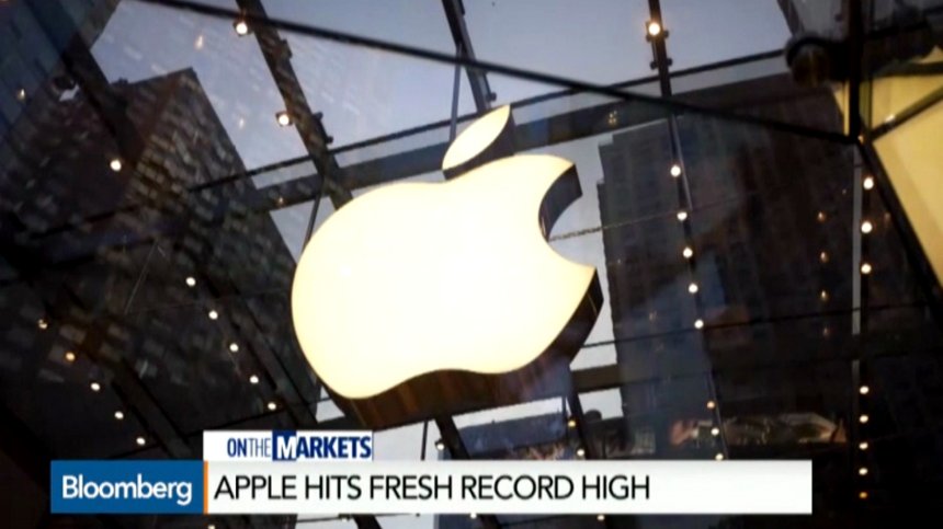 Apple вече струва над 700 милиарда долара
