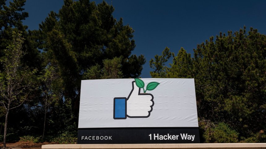 Сътресения във Facebook след големи разкрития за компанията