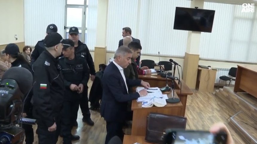 10 г. затвор за убити майка, баща и дете в катастрофа в Пловдив: "Това не е справедливост"