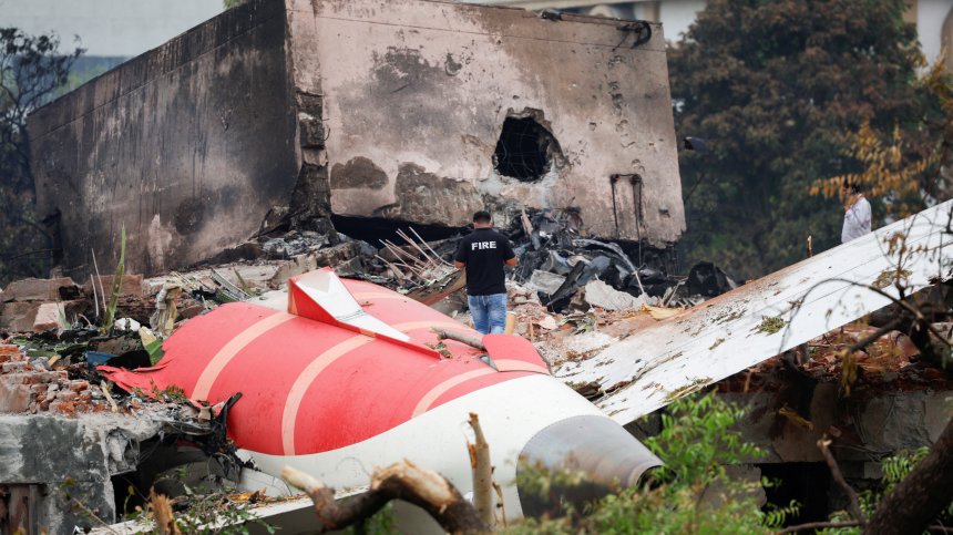 Идентифицираха над 200 жертви от авиокатастрофата в Индия