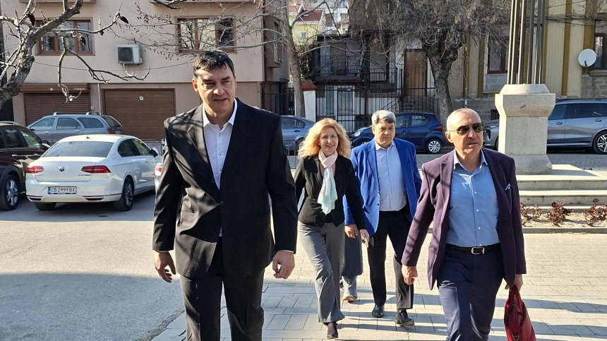 Владо Николов: Ако не се занимаваш с политиката, тя ще се занимава с теб