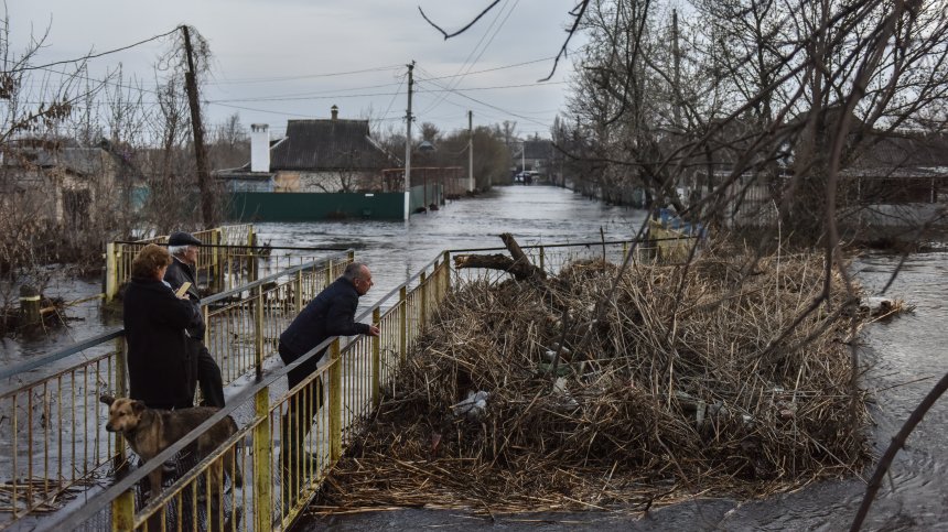 Села са под вода след взривяването на язовир в Украйна