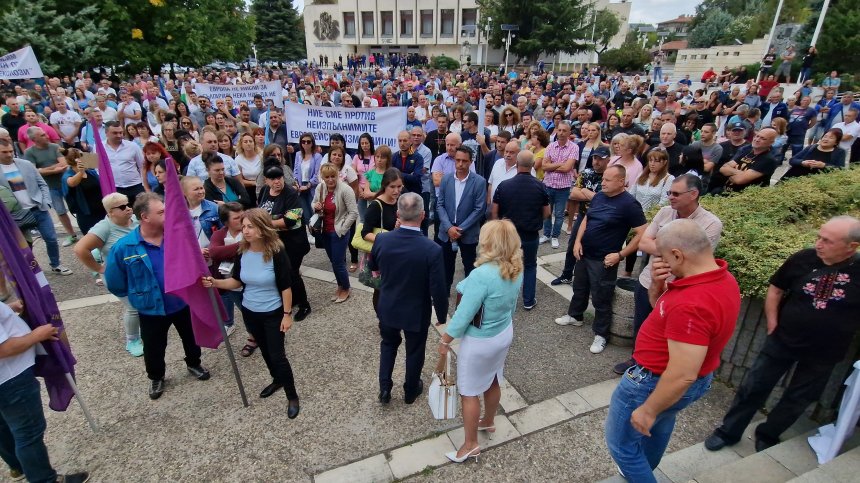 Миньори и енергетици крещят "Оставка", заплашиха властта с масови протести
