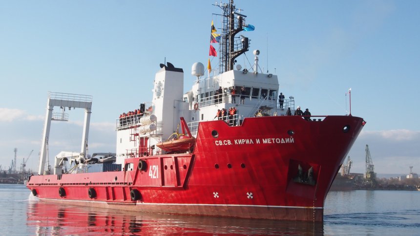 Българският полярен кораб отплава на експедиция до Антарктида