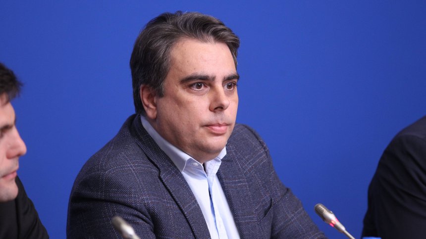 Асен Василев предупреди: Следващите години ще живеем в условия на високи цени