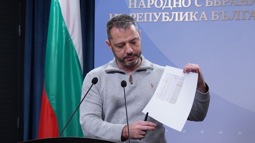 Делян Добрев: ПП финансира режима на Путин, а сега рони сълзи за Навални