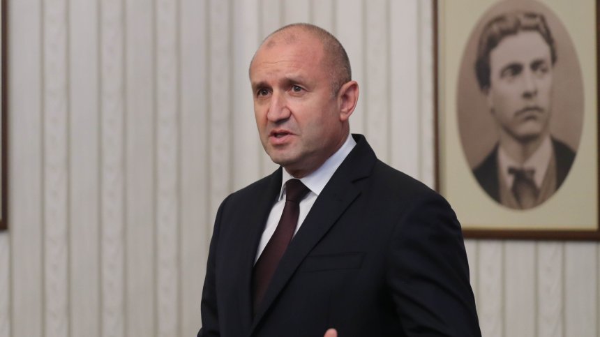 Президентът призова Борисов да бъдат върнати чувалите с пари от "Хемус"