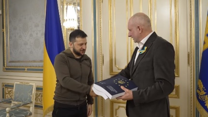 Крачка по-близо до еврочленството: Зеленски предаде попълнения въпросник на ЕС