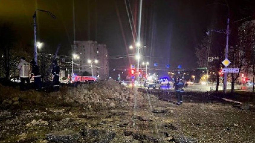 Взрив в Русия до границата с Украйна отвори кратер от 20 м, кола изхвърча върху покрив (+ВИДЕО)