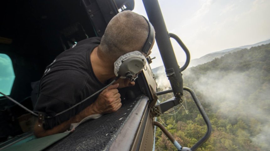 "Кугър" от състава на ВВС се включва отново в гасенето на пожара в Струмяни