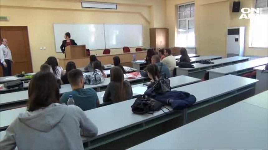 Окончателно: "Право" ще се учи само редовно