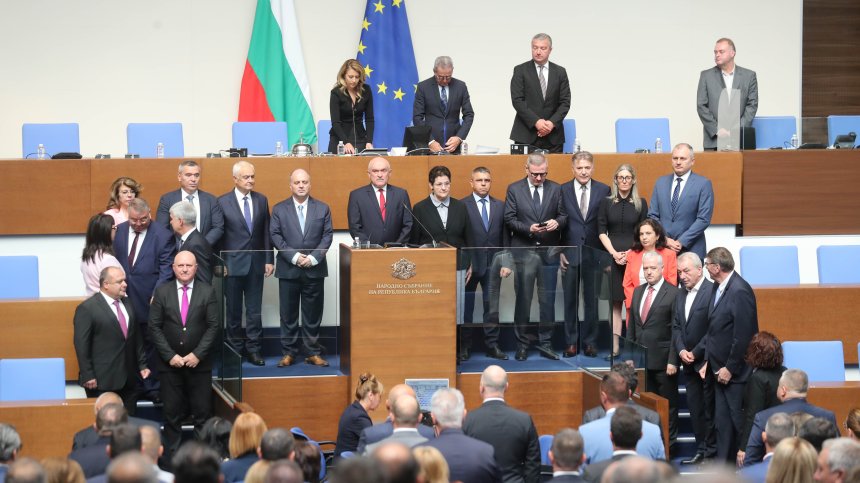 Новите служебни министри се заклеха да работят в името на България (СНИМКИ)