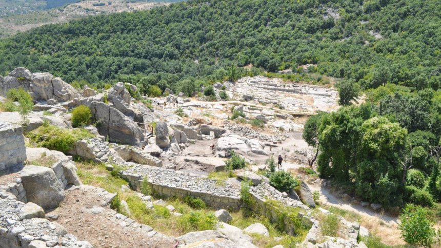 На Перперикон разкриха гроб с ритуали срещу вампирясване