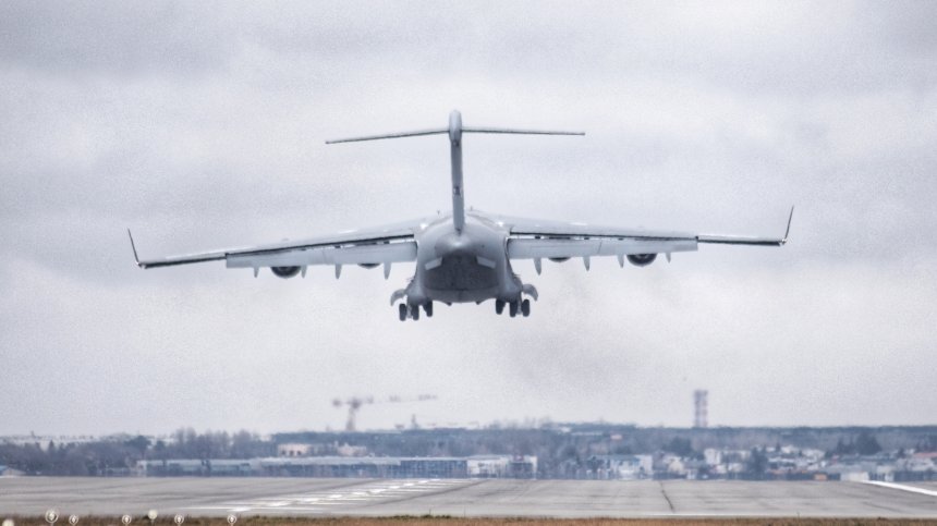 Летище Варна приема американски самолети C-17 Globemaster