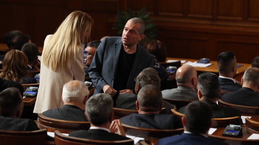 Кой иска третия проучвателен мандат и кой настоява за предсрочни избори?