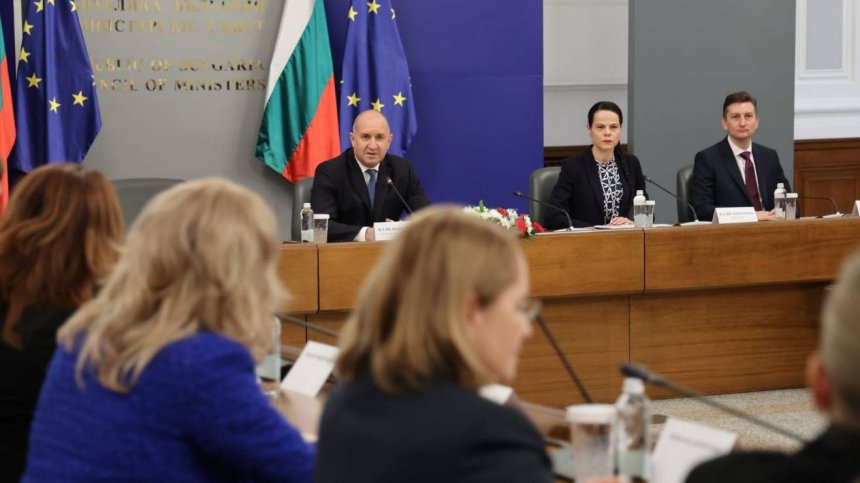 Радев: Силната икономика е от първостепенно значение за сигурността ни