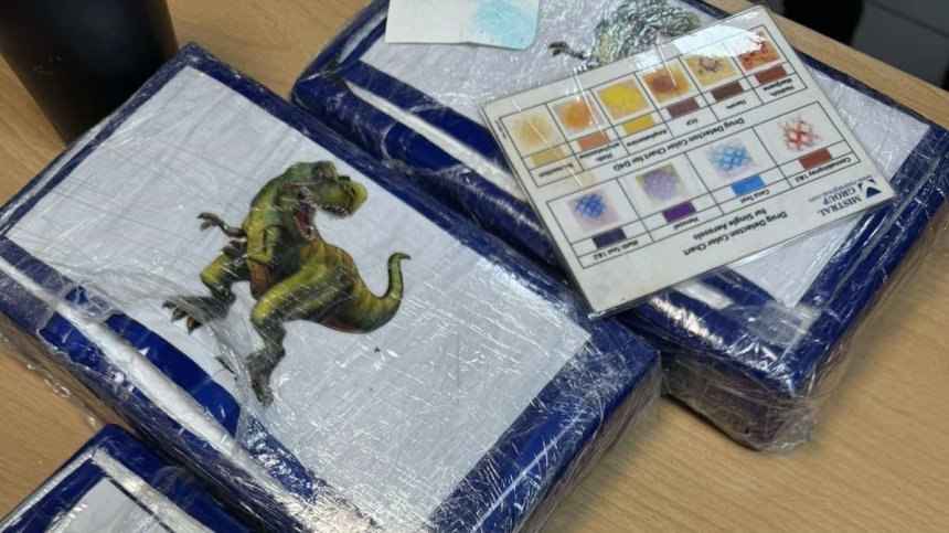 Задържаха 3 кг кокаин за над 1 млн. лв., шофьорът опита да избяга