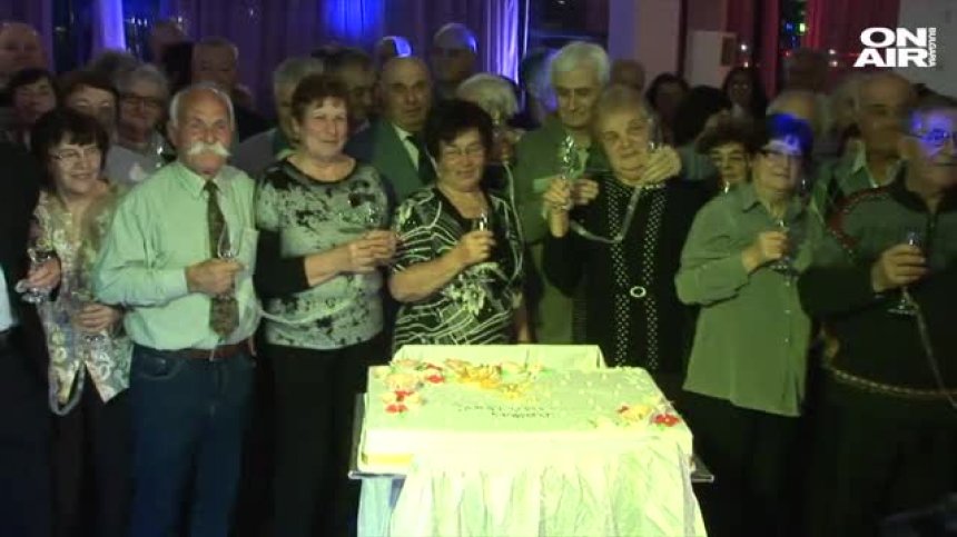85 двойки от Казанлък отбелязаха заедно своята "Златна сватба"